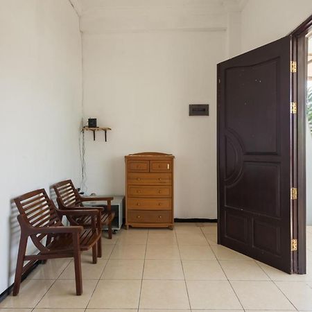 סוראבאיה Reddoorz Near Widya Mandala University מראה חיצוני תמונה