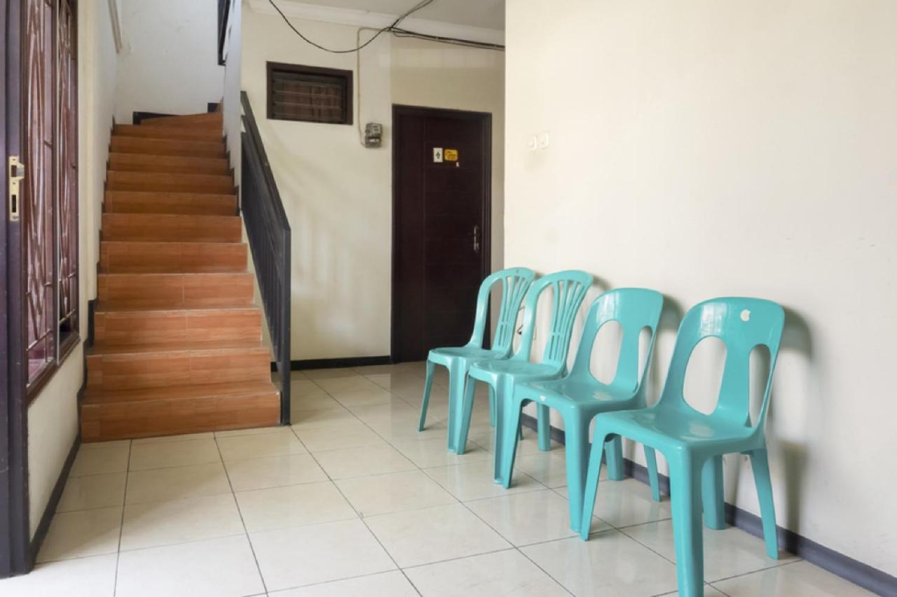 סוראבאיה Reddoorz Near Widya Mandala University מראה חיצוני תמונה